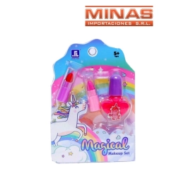 ESMALTE CON LAPIZ LABIAL.