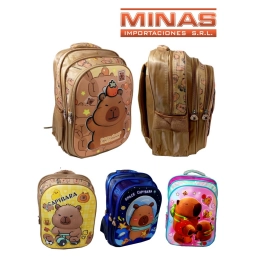 MOCHILA EN RELIEVE, 3 CIERRE,42 CM X 32 CM,CAPIBARA, 4 DISE�OS.